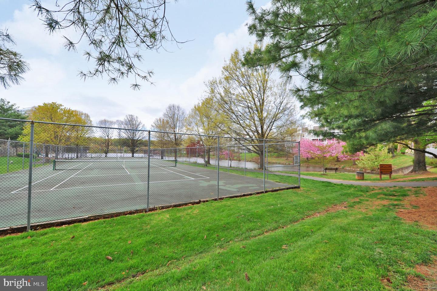 7753 INVERSHAM DR #226, FALLS CHURCH, Virginia 22042, 3 Bedrooms Bedrooms, ,2 BathroomsBathrooms,Residential,For sale,7753 INVERSHAM DR #226,VAFX2237046 MLS # VAFX2237046
