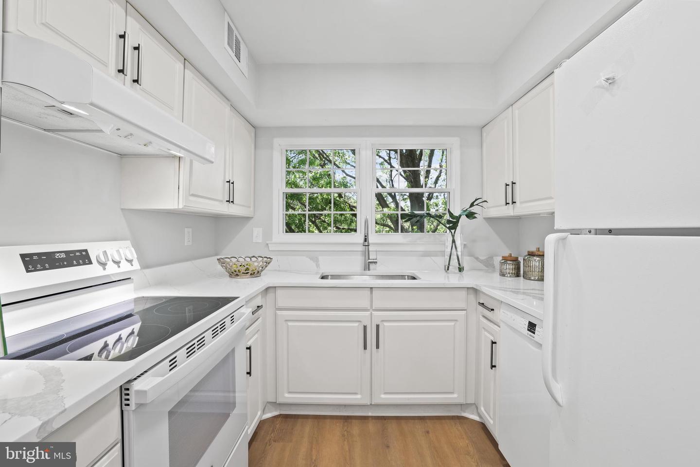 7753 INVERSHAM DR #226, FALLS CHURCH, Virginia 22042, 3 Bedrooms Bedrooms, ,2 BathroomsBathrooms,Residential,For sale,7753 INVERSHAM DR #226,VAFX2237046 MLS # VAFX2237046