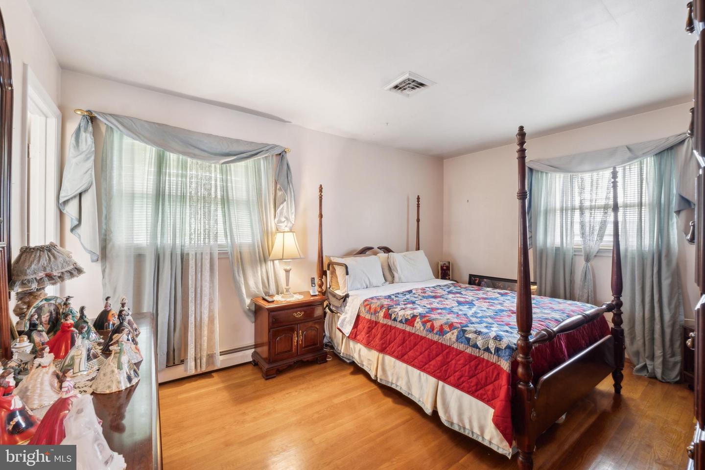 7904 CLIFTON ST, MANASSAS, Virginia 20109, 5 Bedrooms Bedrooms, ,3 BathroomsBathrooms,Residential,For sale,7904 CLIFTON ST,VAPW2093330 MLS # VAPW2093330