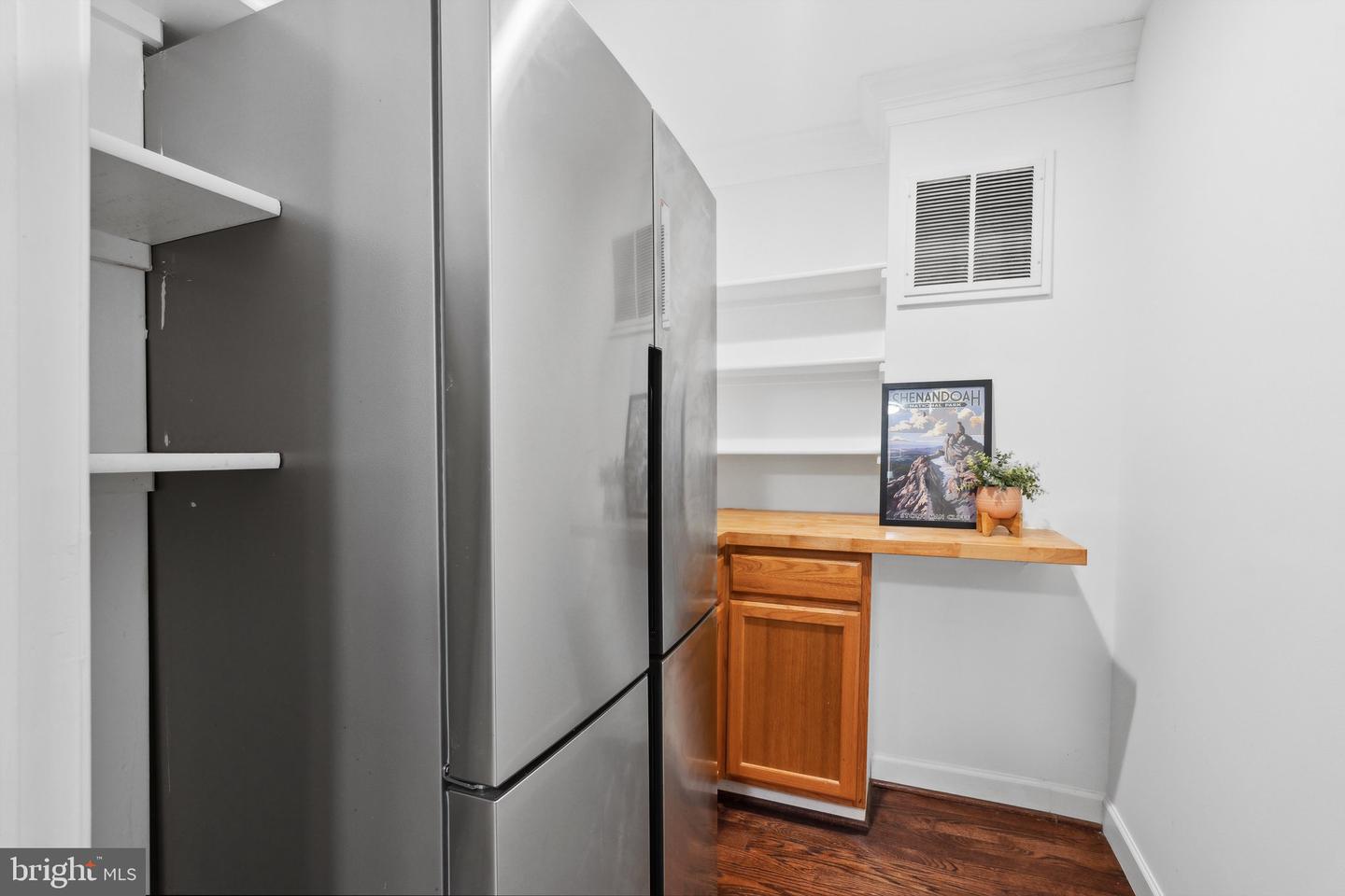 2304 RIVERVIEW TER, ALEXANDRIA, Virginia 22303, 3 Bedrooms Bedrooms, ,3 BathroomsBathrooms,Residential,For sale,2304 RIVERVIEW TER,VAFX2237128 MLS # VAFX2237128