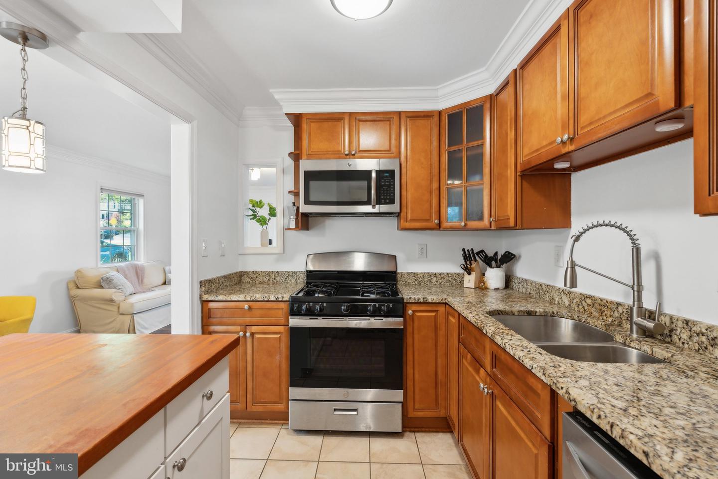 2304 RIVERVIEW TER, ALEXANDRIA, Virginia 22303, 3 Bedrooms Bedrooms, ,3 BathroomsBathrooms,Residential,For sale,2304 RIVERVIEW TER,VAFX2237128 MLS # VAFX2237128