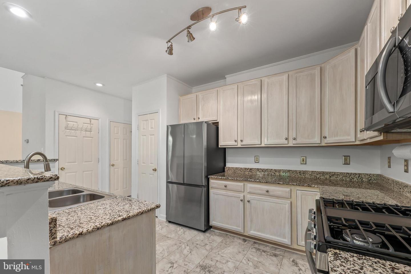 6010 HONNICUT DR, CENTREVILLE, Virginia 20121, 4 Bedrooms Bedrooms, ,3 BathroomsBathrooms,Residential,For sale,6010 HONNICUT DR,VAFX2237138 MLS # VAFX2237138
