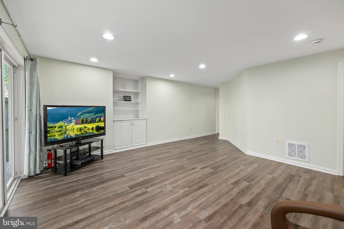6010 HONNICUT DR, CENTREVILLE, Virginia 20121, 4 Bedrooms Bedrooms, ,3 BathroomsBathrooms,Residential,For sale,6010 HONNICUT DR,VAFX2237138 MLS # VAFX2237138