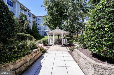 4550 STRUTFIELD LN #2203, ALEXANDRIA, Virginia 22311, 2 Bedrooms Bedrooms, ,2 BathroomsBathrooms,Residential,For sale,4550 STRUTFIELD LN #2203,VAAX2044716 MLS # VAAX2044716
