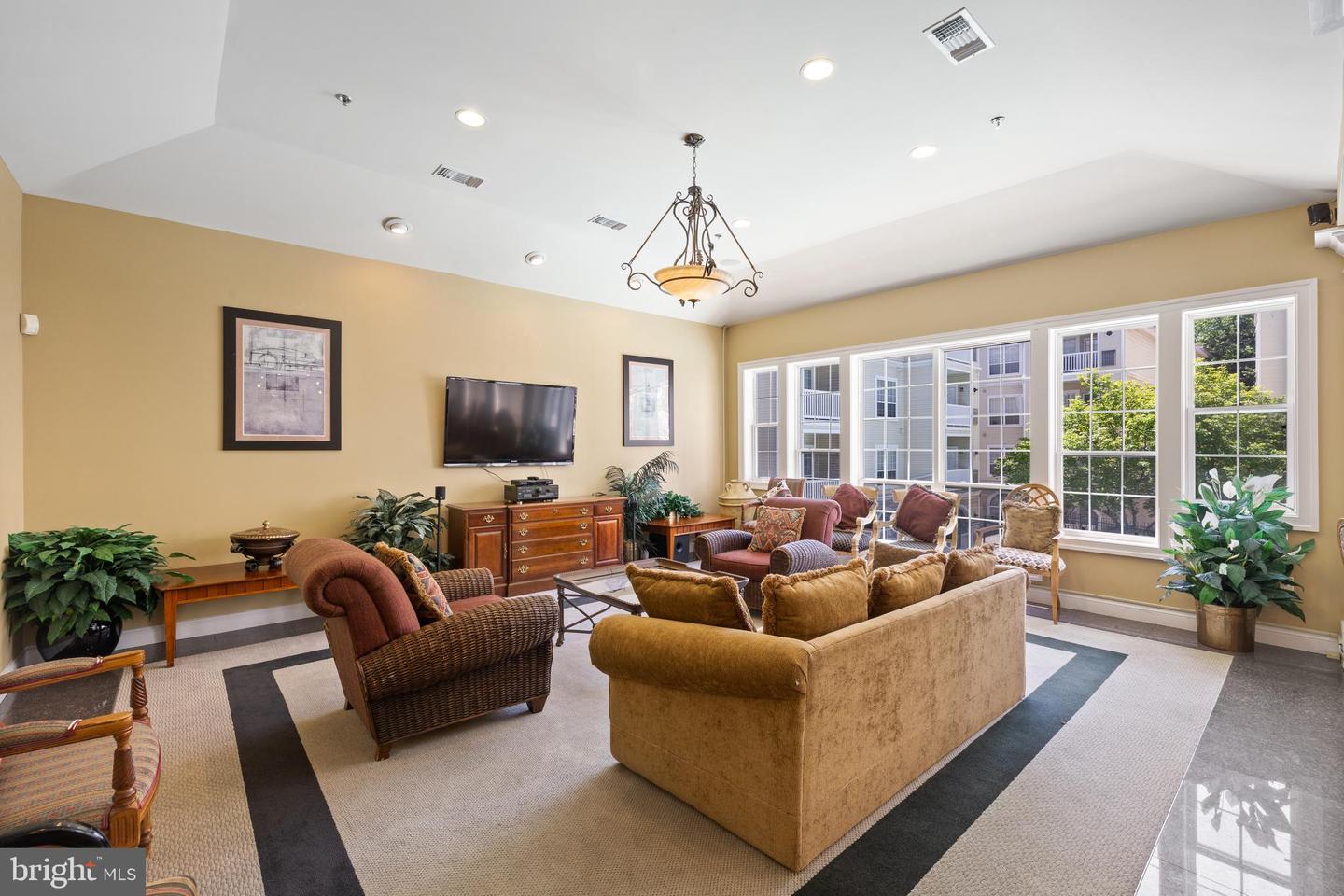 4550 STRUTFIELD LN #2203, ALEXANDRIA, Virginia 22311, 2 Bedrooms Bedrooms, ,2 BathroomsBathrooms,Residential,For sale,4550 STRUTFIELD LN #2203,VAAX2044716 MLS # VAAX2044716
