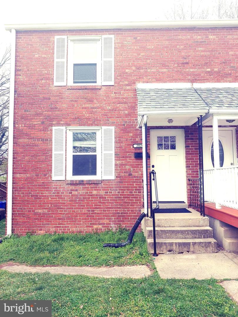 2026 S OAKLAND ST S, ARLINGTON, Virginia 22204, 2 Bedrooms Bedrooms, ,1 BathroomBathrooms,Residential,For sale,2026 S OAKLAND ST S,VAAR2056746 MLS # VAAR2056746