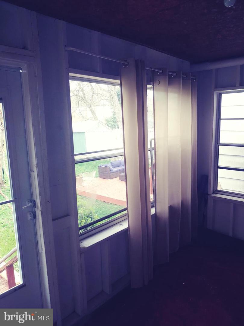 2026 S OAKLAND ST S, ARLINGTON, Virginia 22204, 2 Bedrooms Bedrooms, ,1 BathroomBathrooms,Residential,For sale,2026 S OAKLAND ST S,VAAR2056746 MLS # VAAR2056746