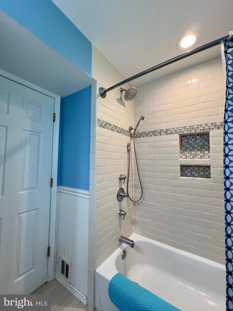 7604 HOGARTH ST, SPRINGFIELD, Virginia 22151, 3 Bedrooms Bedrooms, ,1 BathroomBathrooms,Residential,For sale,7604 HOGARTH ST,VAFX2237258 MLS # VAFX2237258