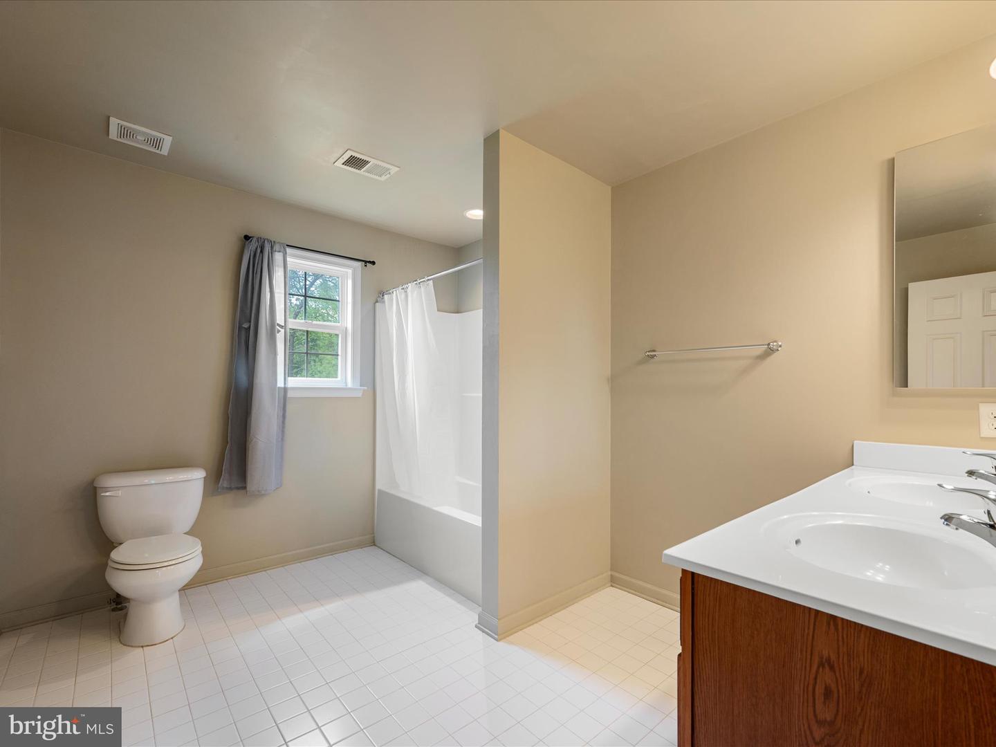 111 CACAPON LN, CROSS JUNCTION, Virginia 22625, 4 Bedrooms Bedrooms, ,2 BathroomsBathrooms,Residential,For sale,111 CACAPON LN,VAFV2033790 MLS # VAFV2033790