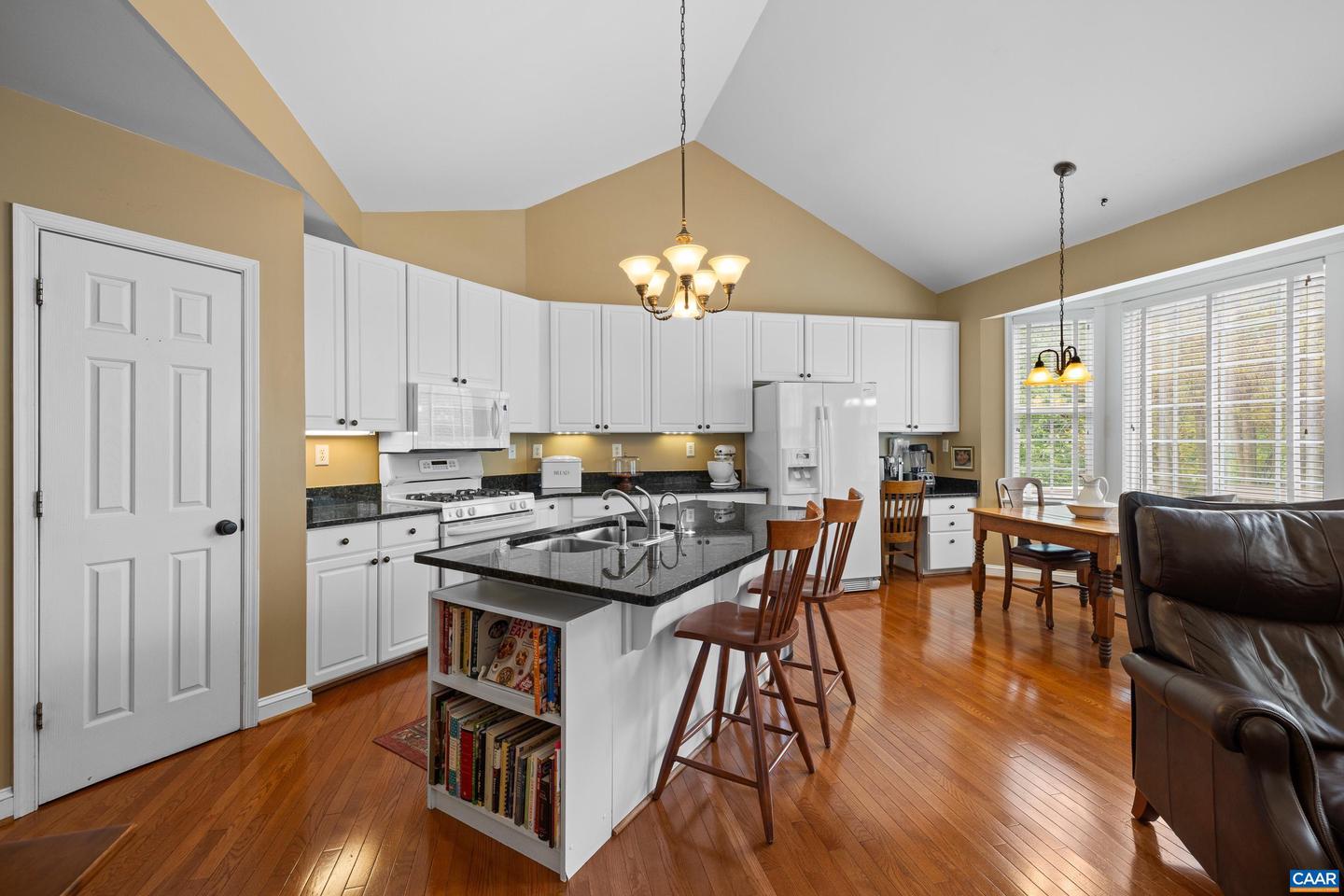 980 CHARTER OAKS DR, CHARLOTTESVILLE, Virginia 22901, 5 Bedrooms Bedrooms, ,4 BathroomsBathrooms,Residential,For sale,980 CHARTER OAKS DR,663861 MLS # 663861