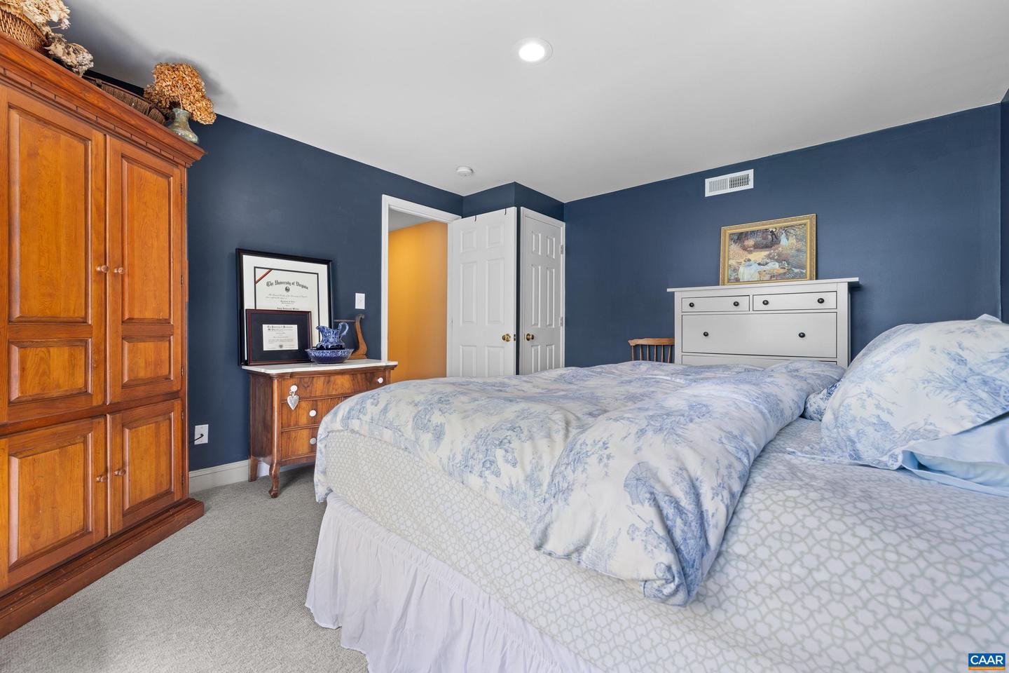 980 CHARTER OAKS DR, CHARLOTTESVILLE, Virginia 22901, 5 Bedrooms Bedrooms, ,4 BathroomsBathrooms,Residential,For sale,980 CHARTER OAKS DR,663861 MLS # 663861