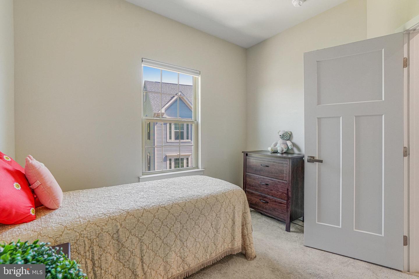 7823 FRANCIS DICKENS LN, ANNANDALE, Virginia 22003, 4 Bedrooms Bedrooms, ,3 BathroomsBathrooms,Residential,For sale,7823 FRANCIS DICKENS LN,VAFX2237604 MLS # VAFX2237604
