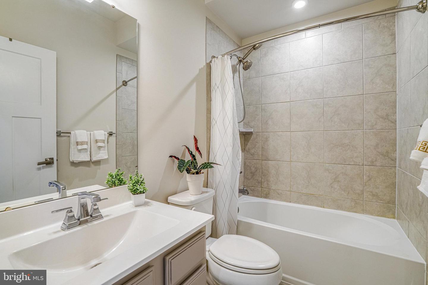 7823 FRANCIS DICKENS LN, ANNANDALE, Virginia 22003, 4 Bedrooms Bedrooms, ,3 BathroomsBathrooms,Residential,For sale,7823 FRANCIS DICKENS LN,VAFX2237604 MLS # VAFX2237604