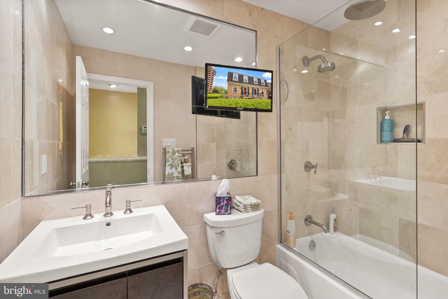 3267 SUTTON PL NW #C, WASHINGTON, District Of Columbia 20016, 2 Bedrooms Bedrooms, ,3 BathroomsBathrooms,Residential,For sale,3267 SUTTON PL NW #C,DCDC2198102 MLS # DCDC2198102