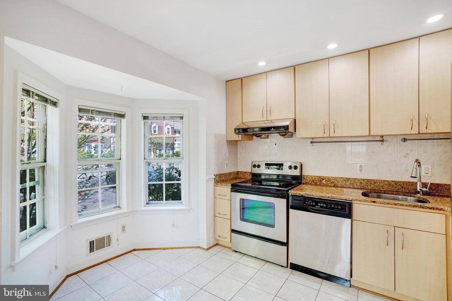 9239 SAND CREEK CT, BURKE, Virginia 22015, 4 Bedrooms Bedrooms, ,3 BathroomsBathrooms,Residential,For sale,9239 SAND CREEK CT,VAFX2237606 MLS # VAFX2237606