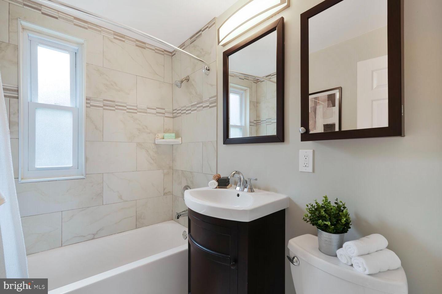 4305 2ND RD N #43052, ARLINGTON, Virginia 22203, 1 Bedroom Bedrooms, ,1 BathroomBathrooms,Residential,For sale,4305 2ND RD N #43052,VAAR2056812 MLS # VAAR2056812
