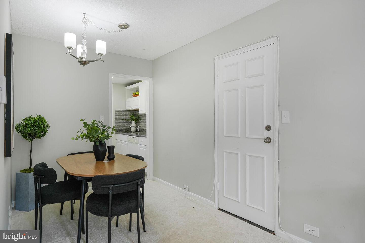4305 2ND RD N #43052, ARLINGTON, Virginia 22203, 1 Bedroom Bedrooms, ,1 BathroomBathrooms,Residential,For sale,4305 2ND RD N #43052,VAAR2056812 MLS # VAAR2056812