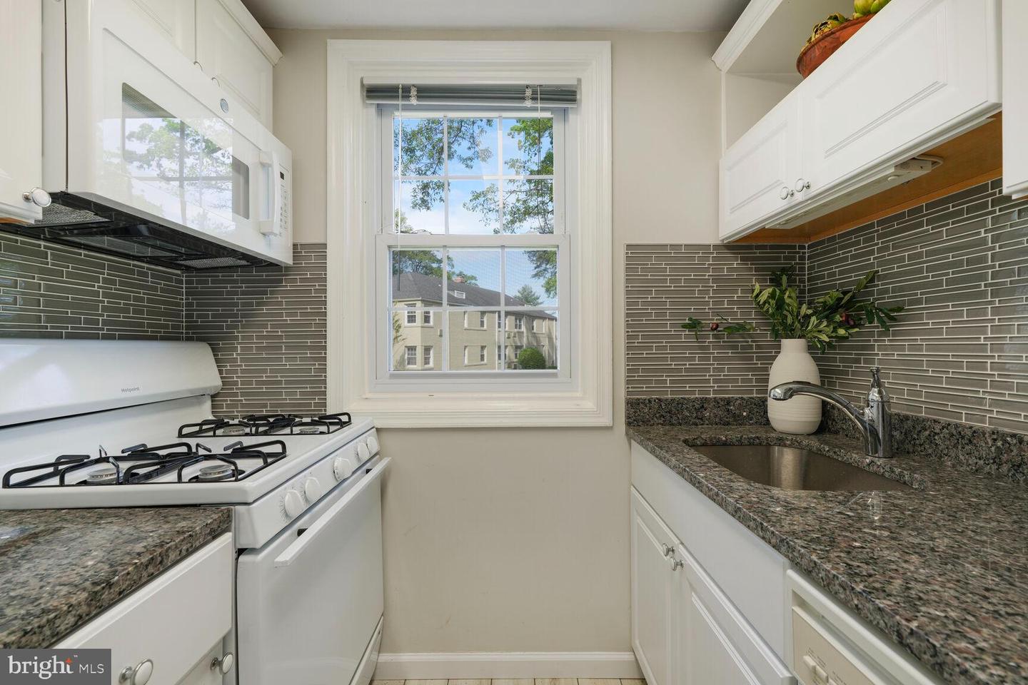 4305 2ND RD N #43052, ARLINGTON, Virginia 22203, 1 Bedroom Bedrooms, ,1 BathroomBathrooms,Residential,For sale,4305 2ND RD N #43052,VAAR2056812 MLS # VAAR2056812