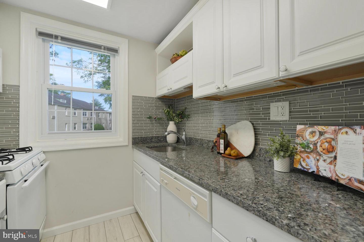 4305 2ND RD N #43052, ARLINGTON, Virginia 22203, 1 Bedroom Bedrooms, ,1 BathroomBathrooms,Residential,For sale,4305 2ND RD N #43052,VAAR2056812 MLS # VAAR2056812