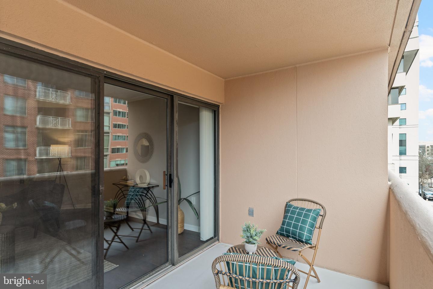 1301 N COURTHOUSE RD #914, ARLINGTON, Virginia 22201, 1 Bedroom Bedrooms, 4 Rooms Rooms,1 BathroomBathrooms,Residential,For sale,1301 N COURTHOUSE RD #914,VAAR2056804 MLS # VAAR2056804