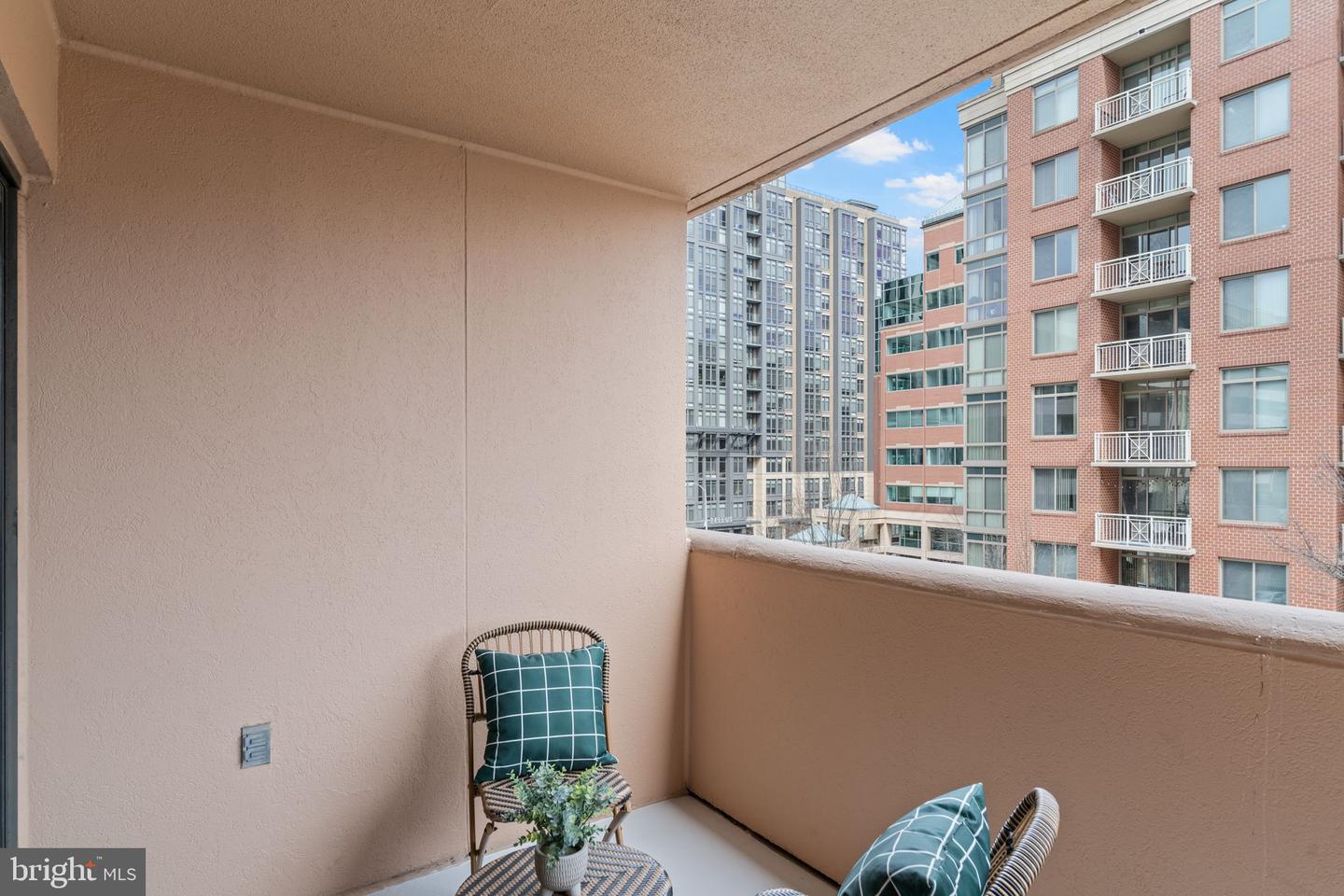 1301 N COURTHOUSE RD #914, ARLINGTON, Virginia 22201, 1 Bedroom Bedrooms, 4 Rooms Rooms,1 BathroomBathrooms,Residential,For sale,1301 N COURTHOUSE RD #914,VAAR2056804 MLS # VAAR2056804