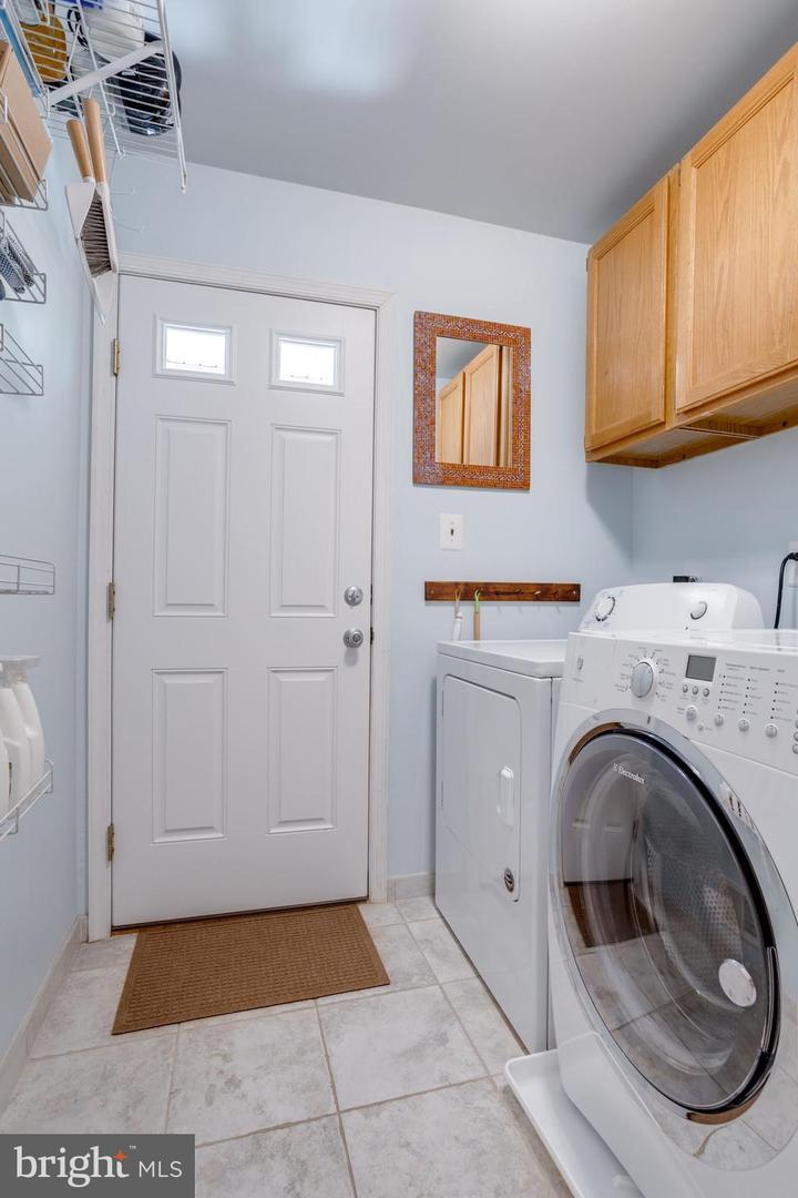8801 AQUARY CT, SPRINGFIELD, Virginia 22153, 5 Bedrooms Bedrooms, ,3 BathroomsBathrooms,Residential,For sale,8801 AQUARY CT,VAFX2237686 MLS # VAFX2237686