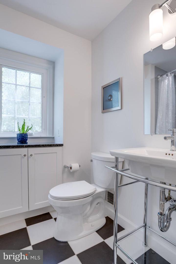 8801 AQUARY CT, SPRINGFIELD, Virginia 22153, 5 Bedrooms Bedrooms, ,3 BathroomsBathrooms,Residential,For sale,8801 AQUARY CT,VAFX2237686 MLS # VAFX2237686