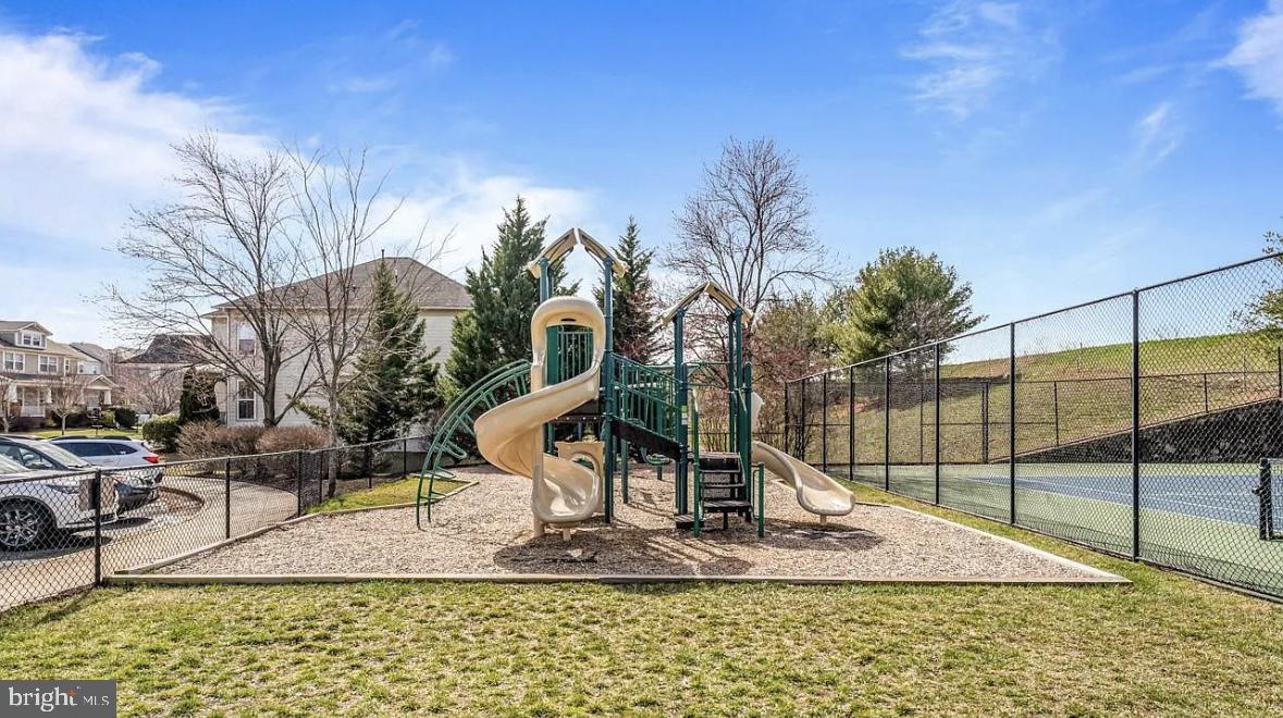 1504 IDLEWILD BLVD, FREDERICKSBURG, Virginia 22401, 5 Bedrooms Bedrooms, 3 Rooms Rooms,3 BathroomsBathrooms,Residential,For sale,1504 IDLEWILD BLVD,VAFB2008088 MLS # VAFB2008088