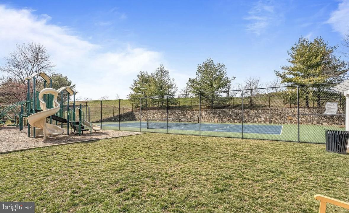1504 IDLEWILD BLVD, FREDERICKSBURG, Virginia 22401, 5 Bedrooms Bedrooms, 3 Rooms Rooms,3 BathroomsBathrooms,Residential,For sale,1504 IDLEWILD BLVD,VAFB2008088 MLS # VAFB2008088