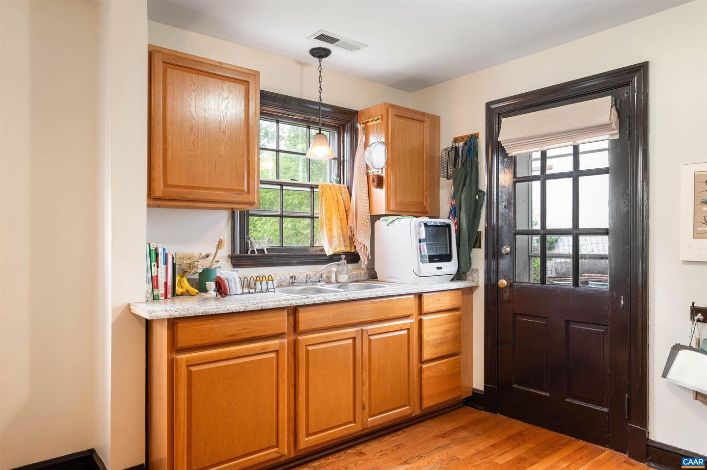 1210 MERIWETHER ST, CHARLOTTESVILLE, Virginia 22902, 2 Bedrooms Bedrooms, ,1 BathroomBathrooms,Residential,For sale,1210 MERIWETHER ST,663913 MLS # 663913