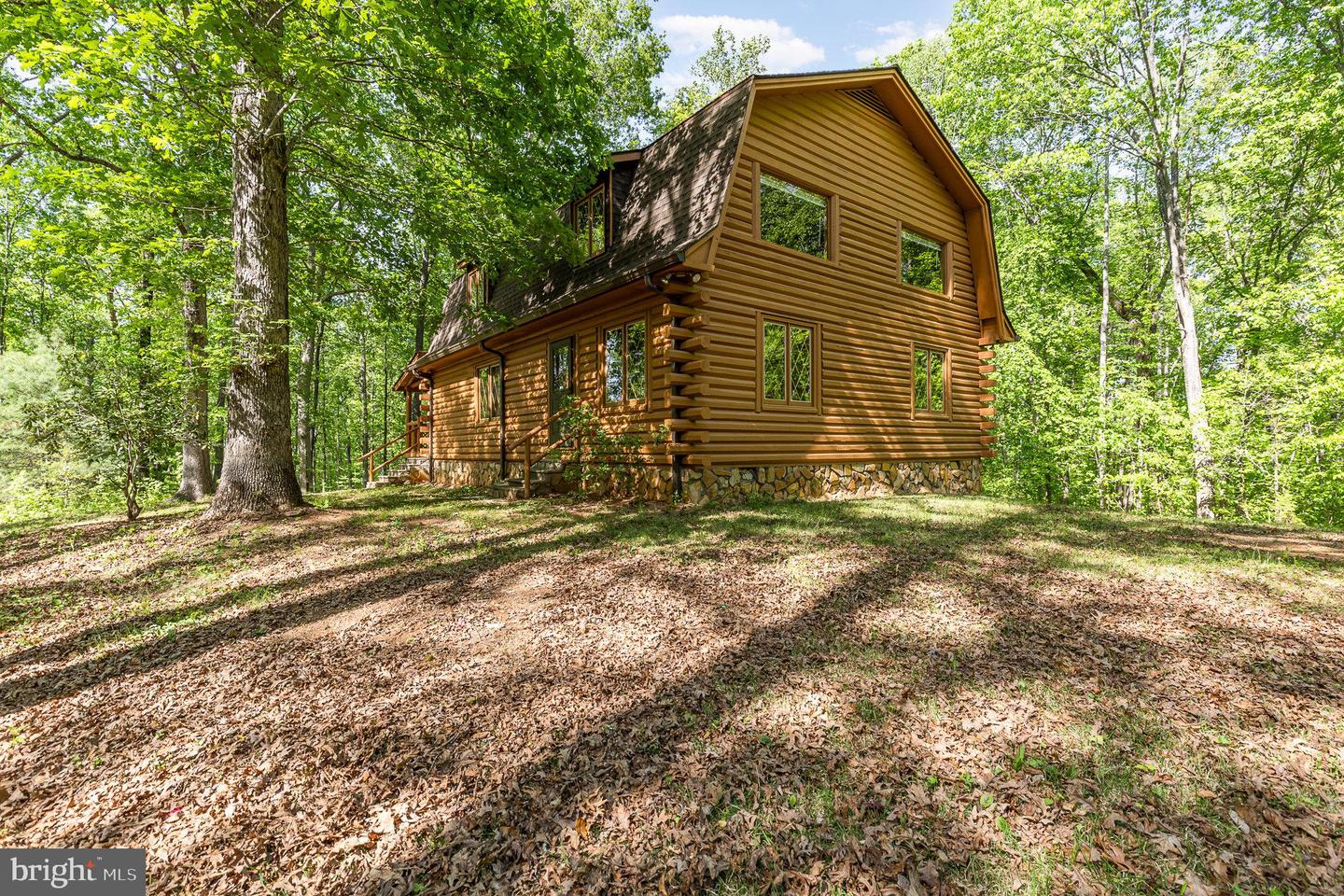 816 HARTWOOD RD, FREDERICKSBURG, Virginia 22406, 3 Bedrooms Bedrooms, ,2 BathroomsBathrooms,Residential,For sale,816 HARTWOOD RD,VAST2038418 MLS # VAST2038418