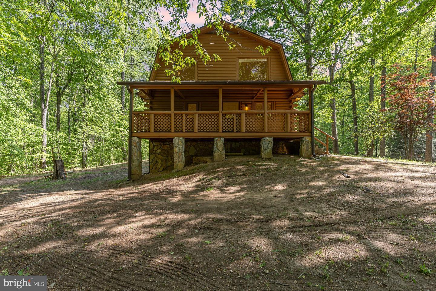 816 HARTWOOD RD, FREDERICKSBURG, Virginia 22406, 3 Bedrooms Bedrooms, ,2 BathroomsBathrooms,Residential,For sale,816 HARTWOOD RD,VAST2038418 MLS # VAST2038418