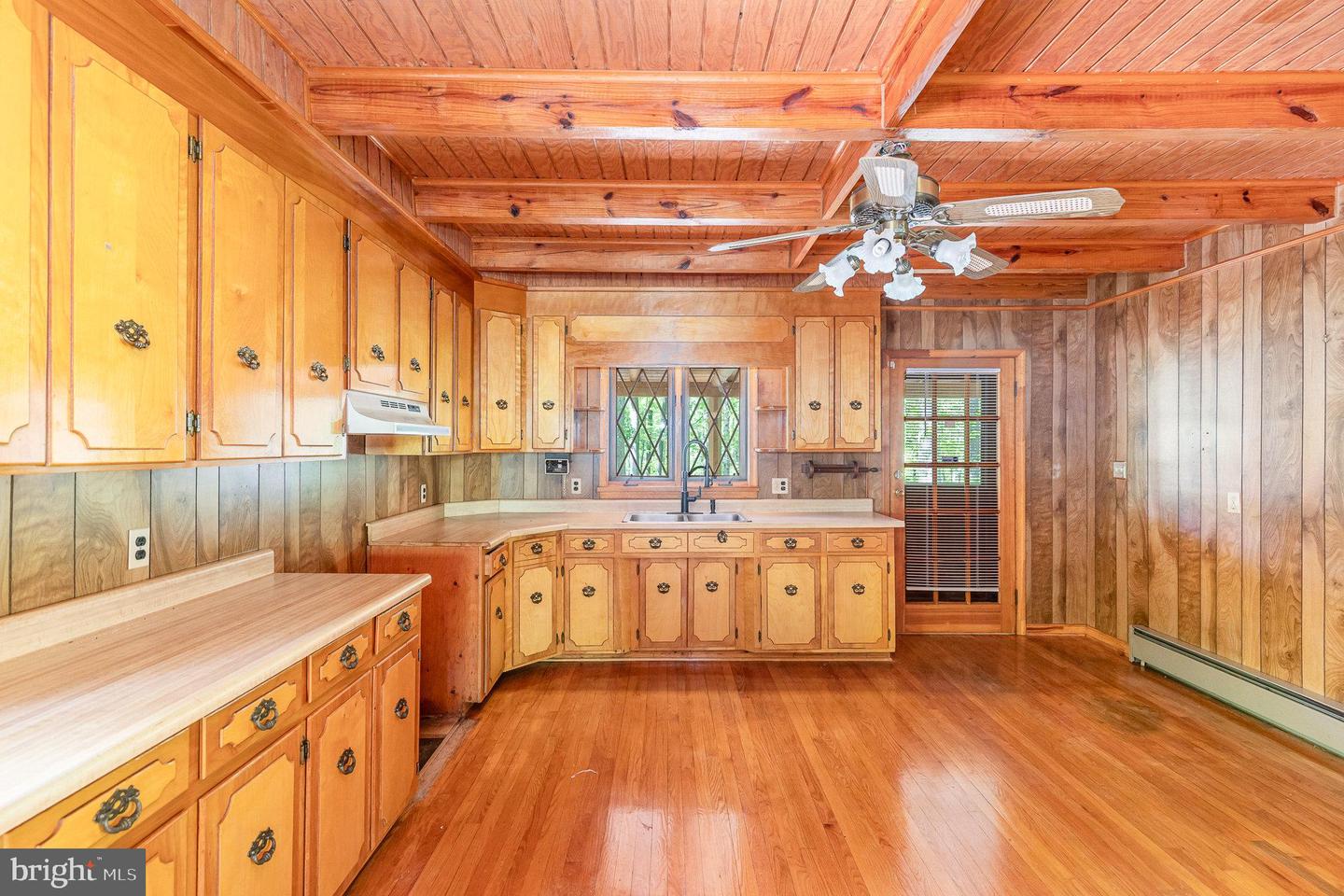 816 HARTWOOD RD, FREDERICKSBURG, Virginia 22406, 3 Bedrooms Bedrooms, ,2 BathroomsBathrooms,Residential,For sale,816 HARTWOOD RD,VAST2038418 MLS # VAST2038418