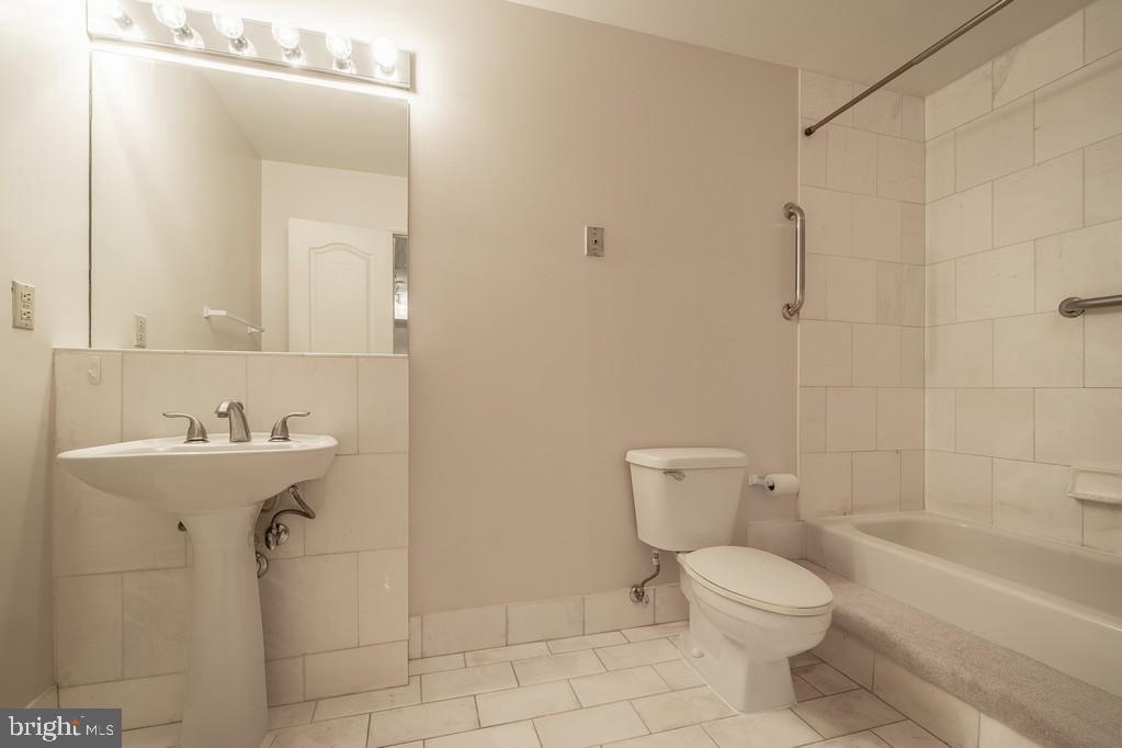 1211 S EADS ST S #401, ARLINGTON, Virginia 22202, 1 Bedroom Bedrooms, ,1 BathroomBathrooms,Residential,For sale,1211 S EADS ST S #401,VAAR2056842 MLS # VAAR2056842