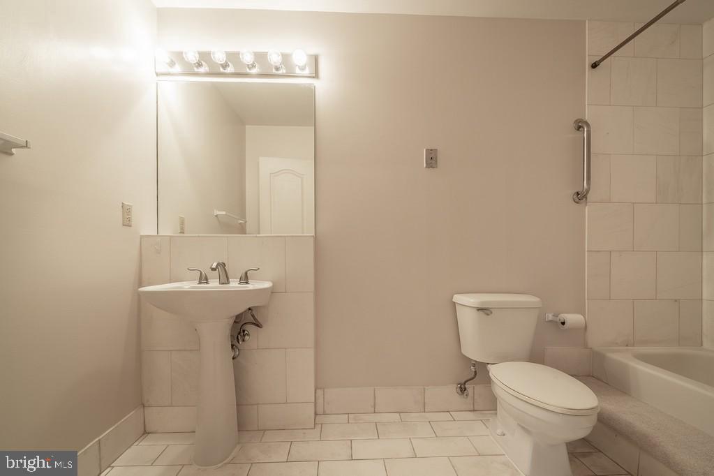 1211 S EADS ST S #401, ARLINGTON, Virginia 22202, 1 Bedroom Bedrooms, ,1 BathroomBathrooms,Residential,For sale,1211 S EADS ST S #401,VAAR2056842 MLS # VAAR2056842