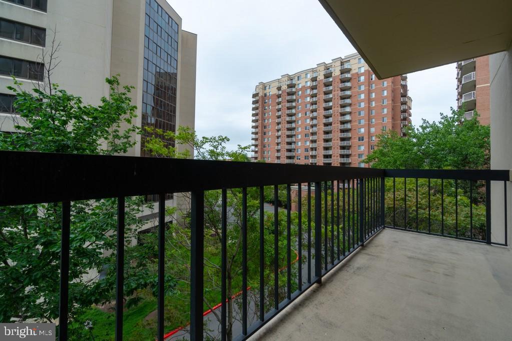 1211 S EADS ST S #401, ARLINGTON, Virginia 22202, 1 Bedroom Bedrooms, ,1 BathroomBathrooms,Residential,For sale,1211 S EADS ST S #401,VAAR2056842 MLS # VAAR2056842