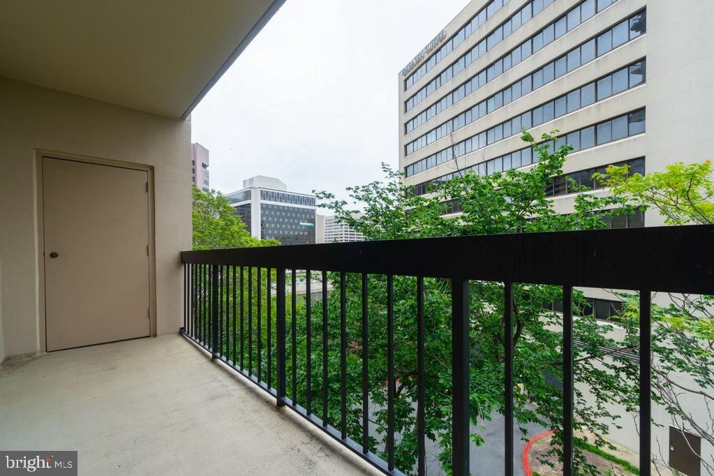 1211 S EADS ST S #401, ARLINGTON, Virginia 22202, 1 Bedroom Bedrooms, ,1 BathroomBathrooms,Residential,For sale,1211 S EADS ST S #401,VAAR2056842 MLS # VAAR2056842