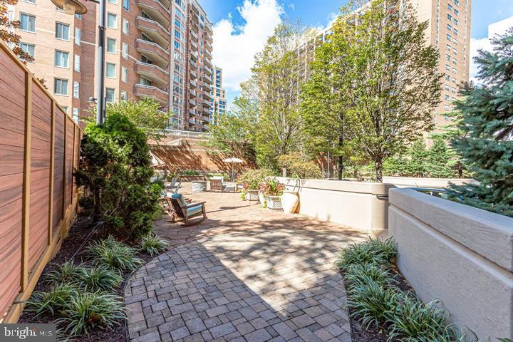 1211 S EADS ST S #401, ARLINGTON, Virginia 22202, 1 Bedroom Bedrooms, ,1 BathroomBathrooms,Residential,For sale,1211 S EADS ST S #401,VAAR2056842 MLS # VAAR2056842