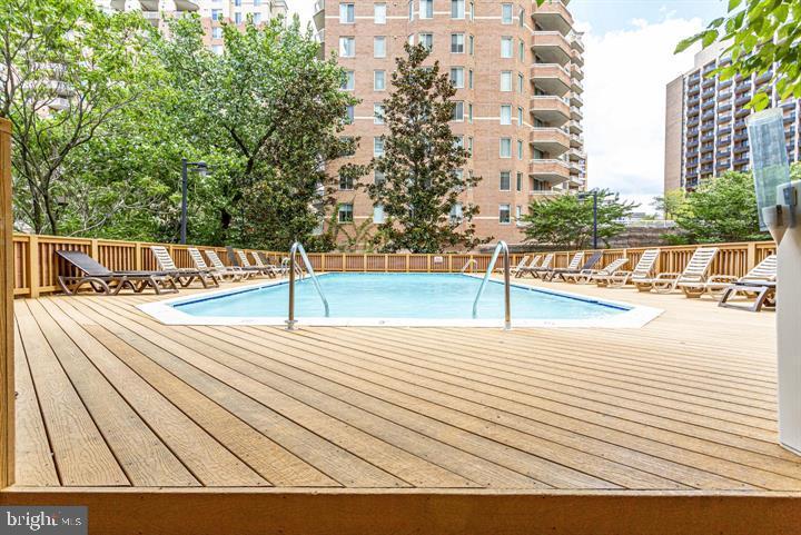 1211 S EADS ST S #401, ARLINGTON, Virginia 22202, 1 Bedroom Bedrooms, ,1 BathroomBathrooms,Residential,For sale,1211 S EADS ST S #401,VAAR2056842 MLS # VAAR2056842