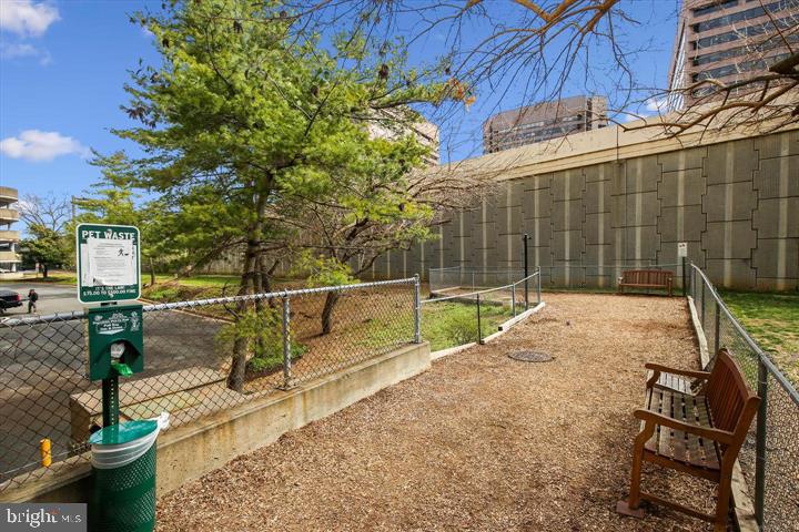1211 S EADS ST S #401, ARLINGTON, Virginia 22202, 1 Bedroom Bedrooms, ,1 BathroomBathrooms,Residential,For sale,1211 S EADS ST S #401,VAAR2056842 MLS # VAAR2056842