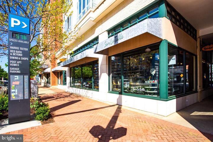 1211 S EADS ST S #401, ARLINGTON, Virginia 22202, 1 Bedroom Bedrooms, ,1 BathroomBathrooms,Residential,For sale,1211 S EADS ST S #401,VAAR2056842 MLS # VAAR2056842