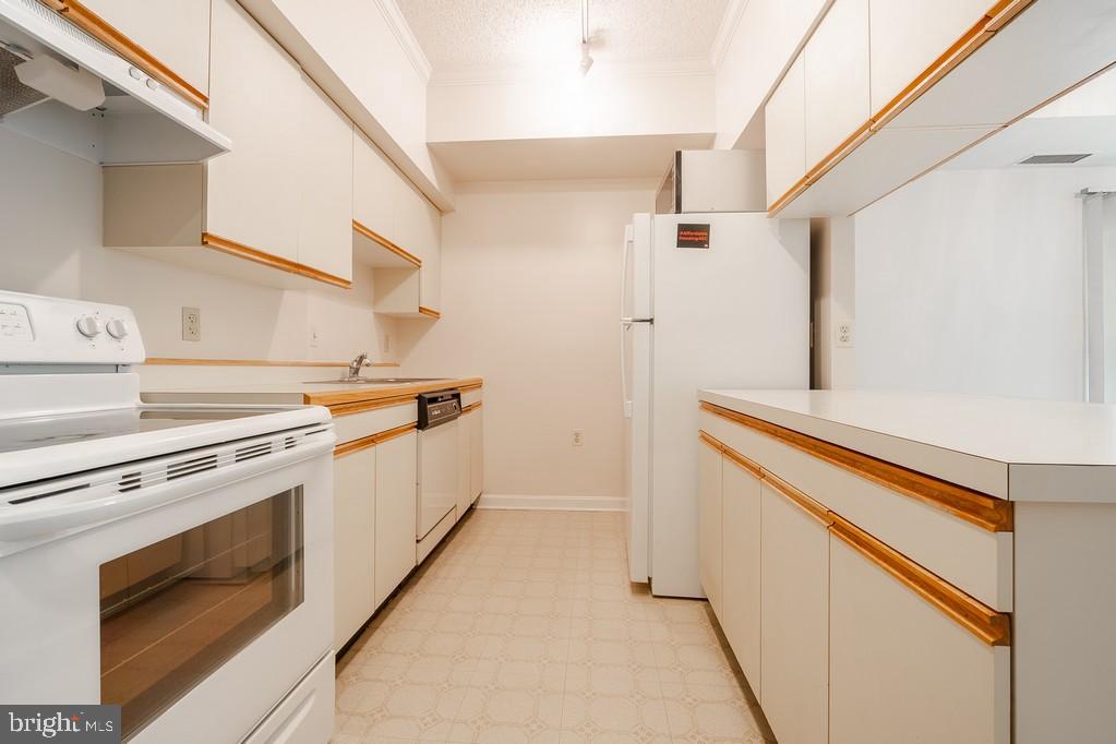 1211 S EADS ST S #401, ARLINGTON, Virginia 22202, 1 Bedroom Bedrooms, ,1 BathroomBathrooms,Residential,For sale,1211 S EADS ST S #401,VAAR2056842 MLS # VAAR2056842