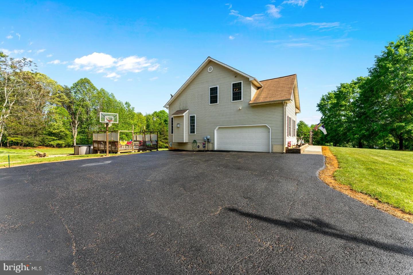 421 MOUNT OLIVE RD, FREDERICKSBURG, Virginia 22406, 5 Bedrooms Bedrooms, ,4 BathroomsBathrooms,Residential,For sale,421 MOUNT OLIVE RD,VAST2038410 MLS # VAST2038410
