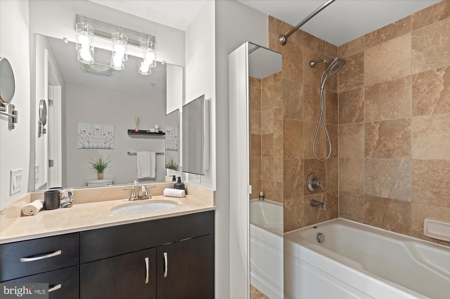 475 K ST NW #817, WASHINGTON, District Of Columbia 20001, 1 Bedroom Bedrooms, 4 Rooms Rooms,1 BathroomBathrooms,Residential,For sale,475 K ST NW #817,DCDC2198354 MLS # DCDC2198354