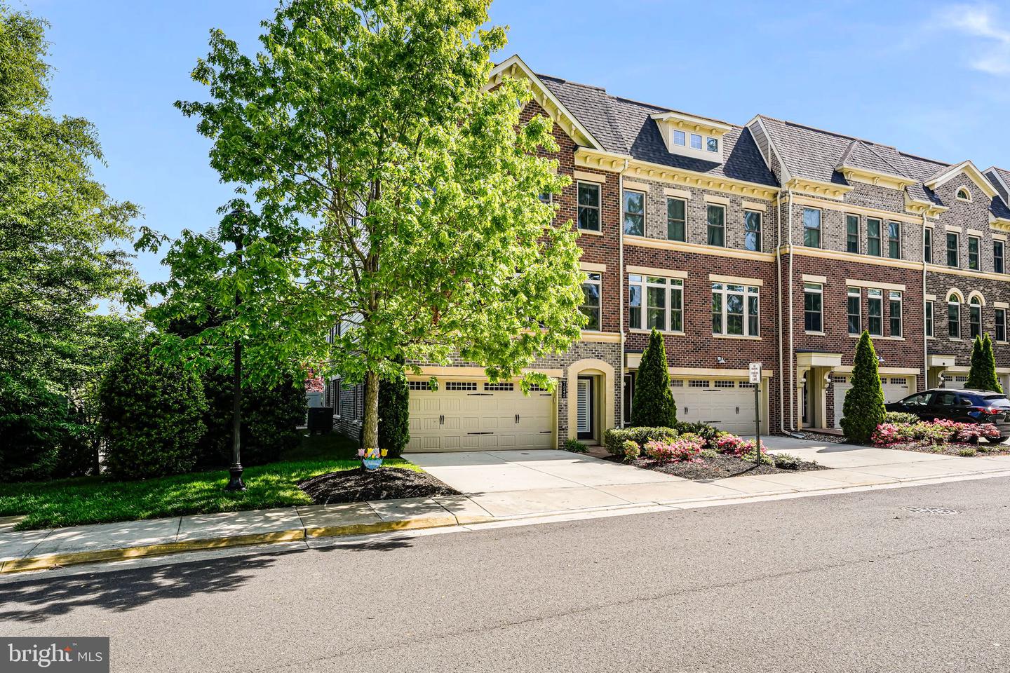 7242 MAGPIE LN, FALLS CHURCH, Virginia 22043, 4 Bedrooms Bedrooms, ,3 BathroomsBathrooms,Residential,For sale,7242 MAGPIE LN,VAFX2237884 MLS # VAFX2237884