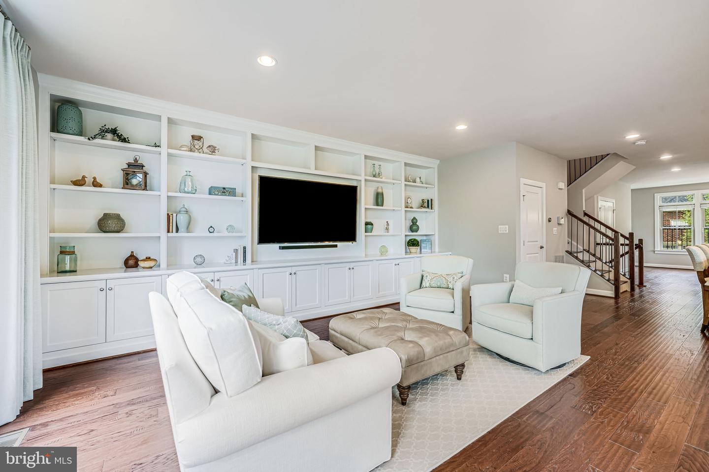 7242 MAGPIE LN, FALLS CHURCH, Virginia 22043, 4 Bedrooms Bedrooms, ,3 BathroomsBathrooms,Residential,For sale,7242 MAGPIE LN,VAFX2237884 MLS # VAFX2237884