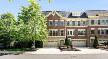 7242 MAGPIE LN, FALLS CHURCH, Virginia 22043, 4 Bedrooms Bedrooms, ,3 BathroomsBathrooms,Residential,For sale,7242 MAGPIE LN,VAFX2237884 MLS # VAFX2237884