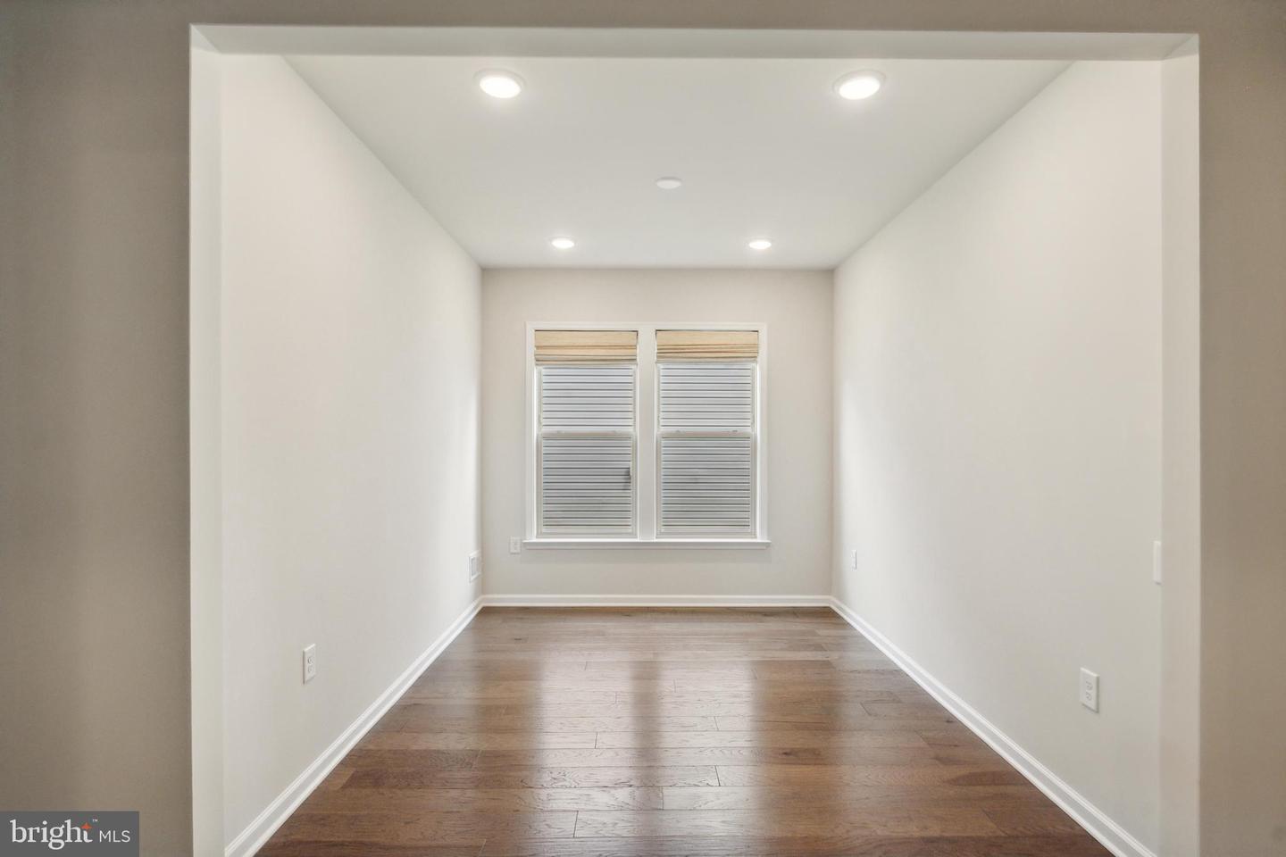 21729 HAWKSBILL HIGH CIR, STERLING, Virginia 20164, 3 Bedrooms Bedrooms, ,3 BathroomsBathrooms,Residential,For sale,21729 HAWKSBILL HIGH CIR,VALO2095276 MLS # VALO2095276