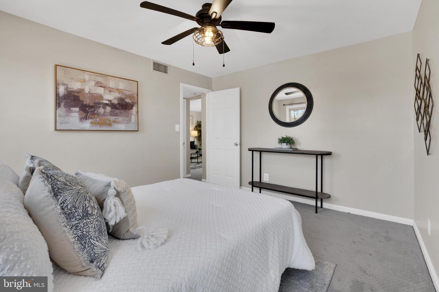 1409 E ABINGDON DR #4, ALEXANDRIA, Virginia 22314, 1 Bedroom Bedrooms, ,1 BathroomBathrooms,Residential,For sale,1409 E ABINGDON DR #4,VAAX2044802 MLS # VAAX2044802