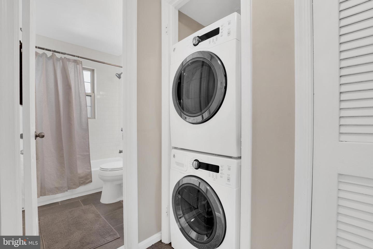 1409 E ABINGDON DR #4, ALEXANDRIA, Virginia 22314, 1 Bedroom Bedrooms, ,1 BathroomBathrooms,Residential,For sale,1409 E ABINGDON DR #4,VAAX2044802 MLS # VAAX2044802